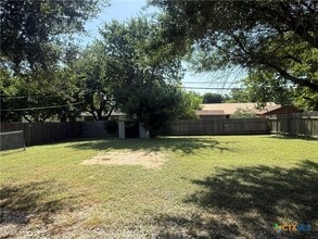 Building Photo - 1402 Saddle Dr