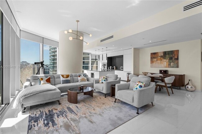 Building Photo - 300 Biscayne Blvd Way