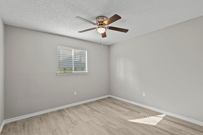 Building Photo - 911 Avenue K