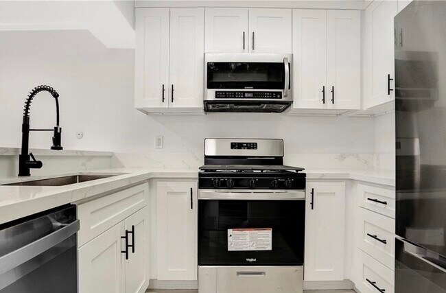 Building Photo - 5325 Newcastle Ave