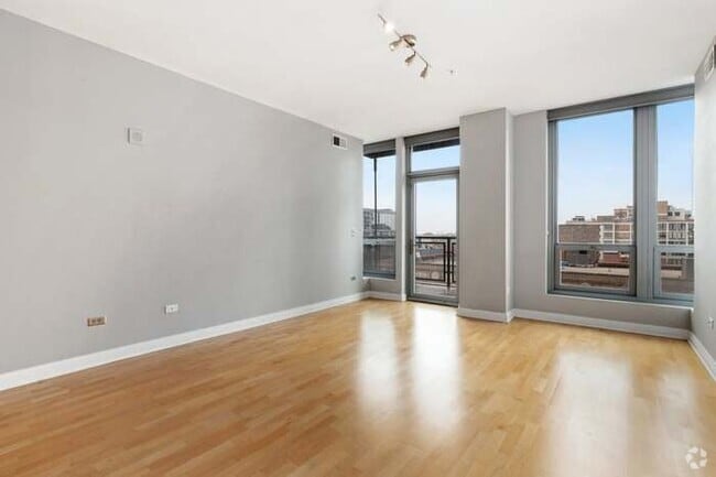 Building Photo - 565 W Quincy St