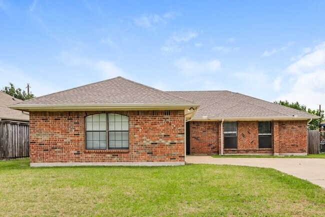 Building Photo - 308 Southlake Dr