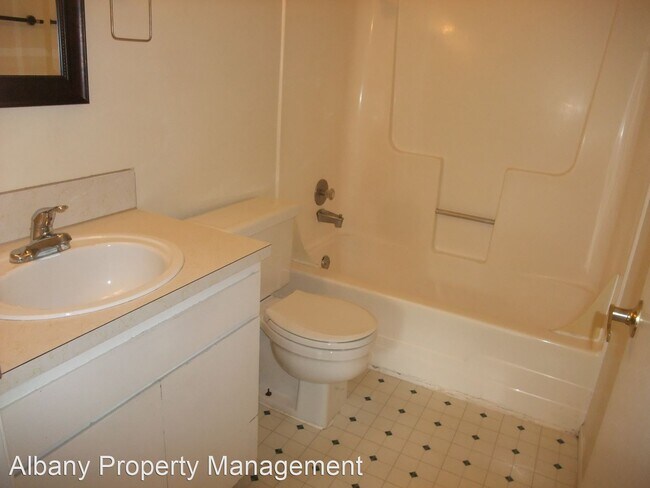 Building Photo - 3 br, 1 bath House - 1865 SE Bethel St