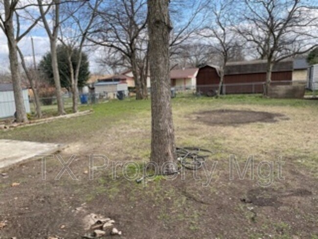 Building Photo - 4646 Ridgepoint Dr