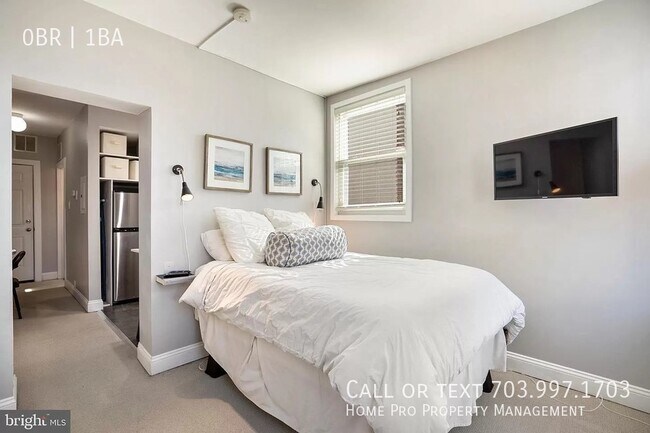 Building Photo - Fantastic studio apartment, modern in Dupo...