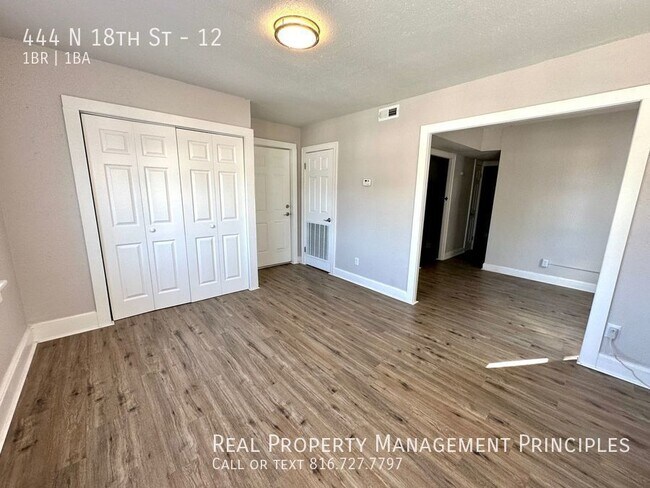 Building Photo - Pet Friendly - Completely Renovated 2nd Fl...