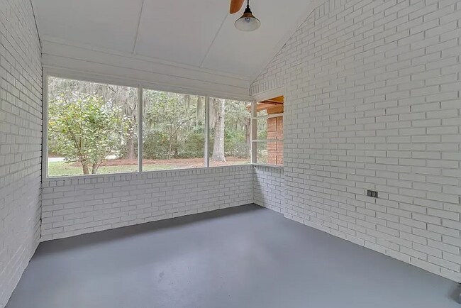 Foto del edificio - $500 co-op feet to any agent who brings a qualified/approved applicant to rent this home. Beautif...