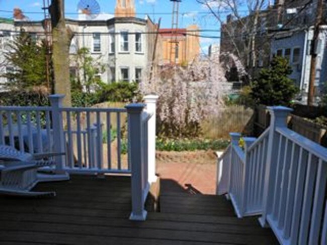 Building Photo - 133 E 3rd St