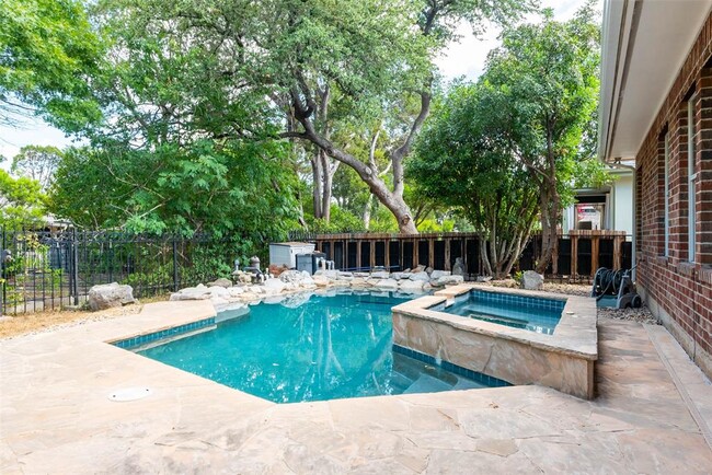 Foto del edificio - 641 Evergreen Ln