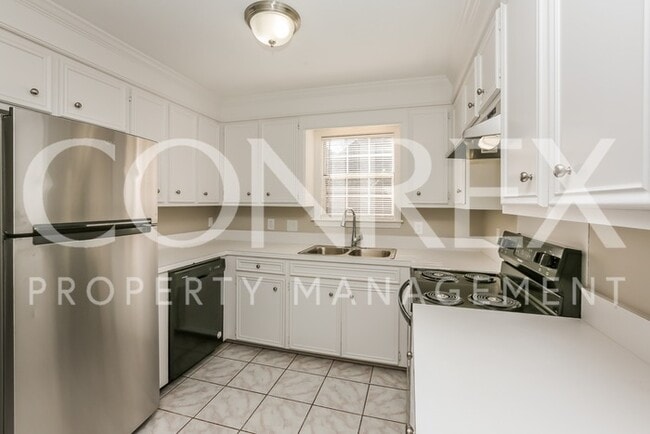 Building Photo - Great 3 Bedroom