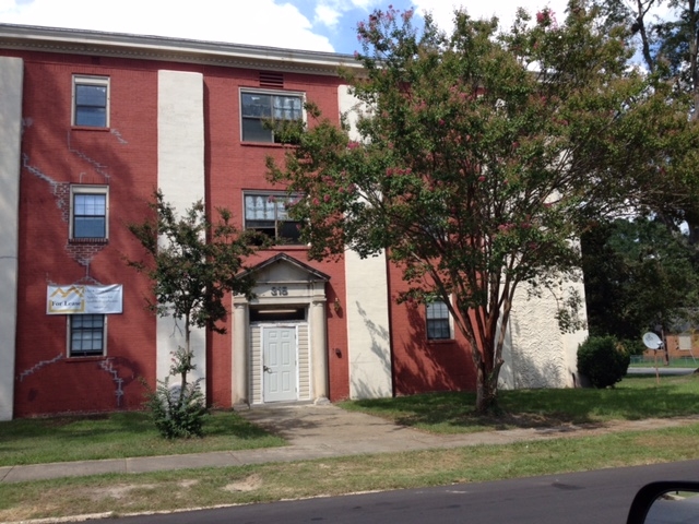 Primary Photo - Walnut Square Apartments