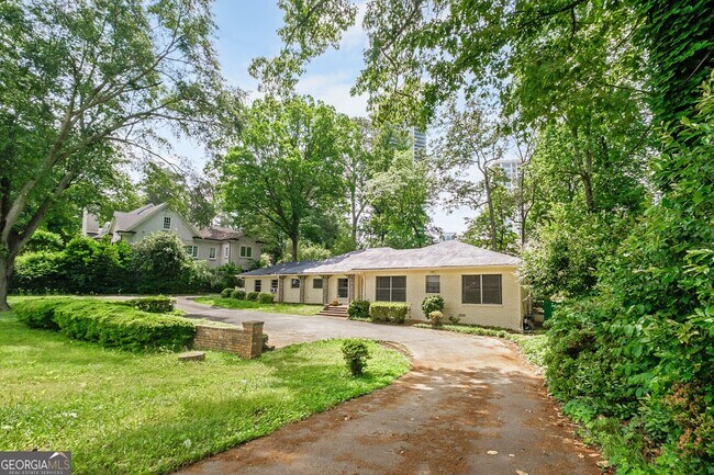 Foto del edificio - 757 Old Ivy Rd NE