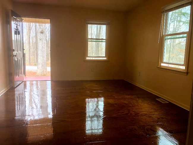 Building Photo - 4 Shore Dr