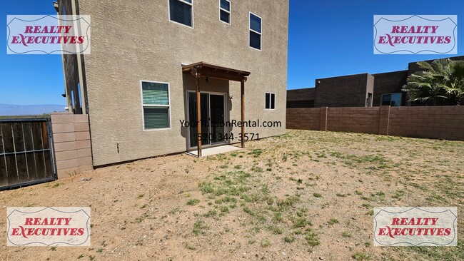 Building Photo - Wentworth Rd South - 4 Bedrooms 2.5 bathro...