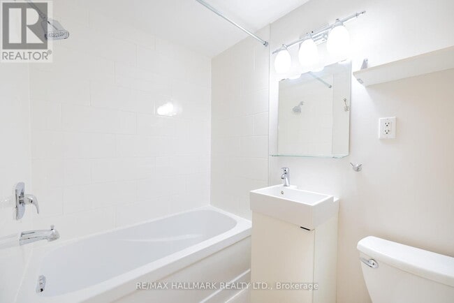 Photo du bâtiment - 1041 St Clarens Ave