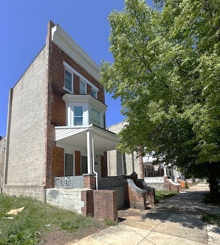 Building Photo - 2402 Lakeview Ave