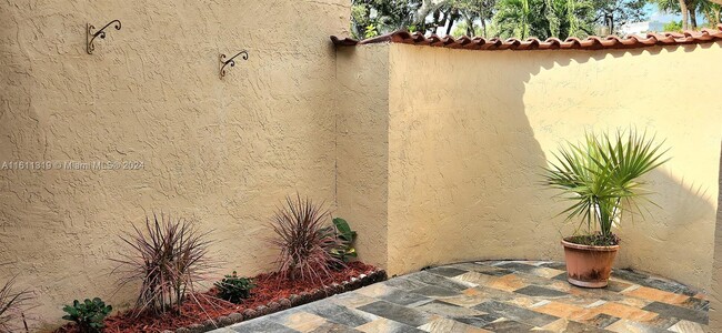 Building Photo - 3855 Alcantara Ave