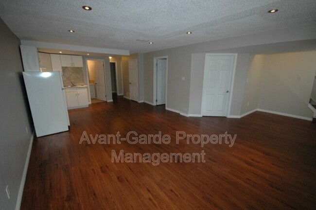 Photo du bâtiment - 11635-1111a 111a Ave NW