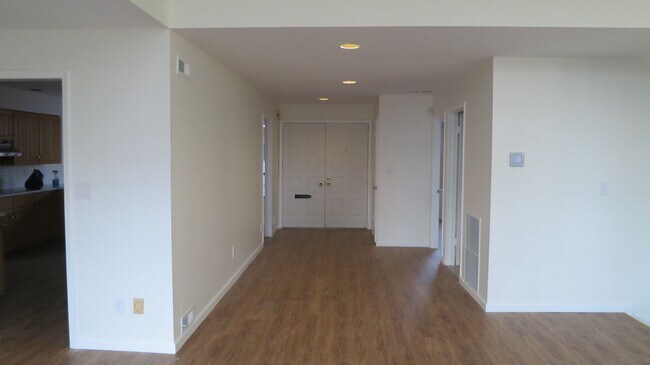 Building Photo - 125 Eagles Crescent