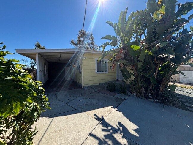 Foto del edificio - 2 bedrooms 1 bath home in San Diego