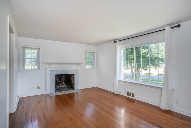Foto del edificio - 130 Hampton Ave