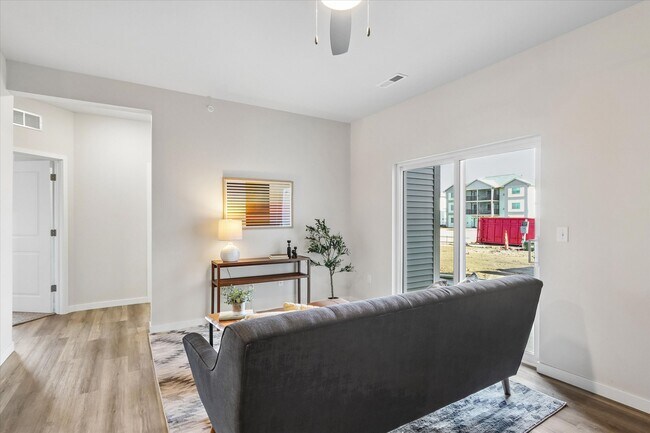 Foto del edificio - 1735 N Jones Blvd