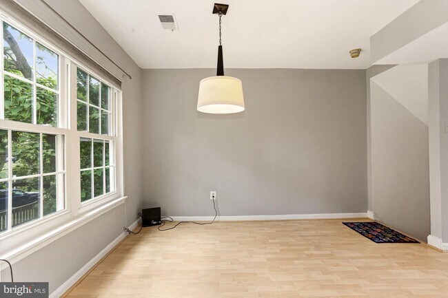 Foto del edificio - 2135 N Taylor St