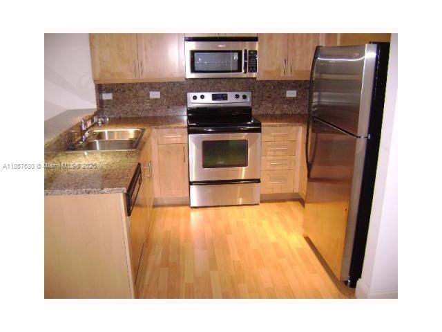 Building Photo - 111 E Flagler St