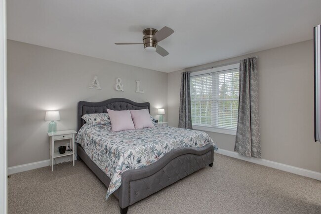 Foto del edificio - 301 Glen Forest Dr