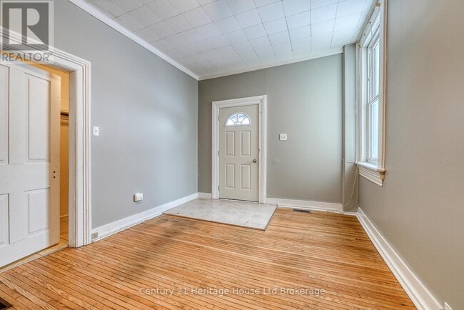 Building Photo - 100 Cherry St