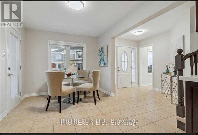 Building Photo - 2 Stedford Cres