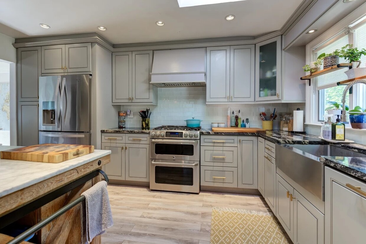 Primary Photo - 75 Moss Ln