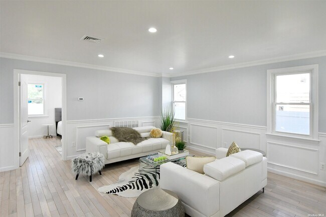 Foto del edificio - 1582 Middle Neck Rd