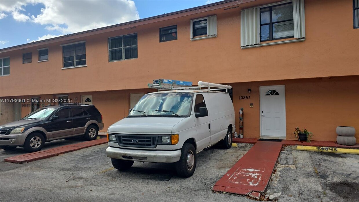 Foto principal - 10851 SW 6th St