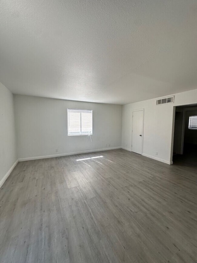 Building Photo - 2121 Oceanus Ln