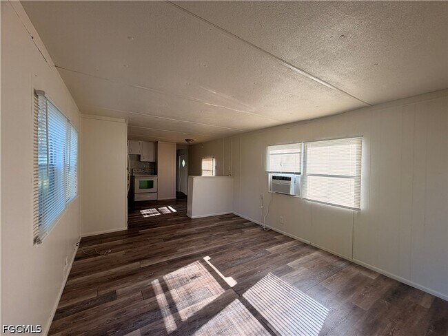 Building Photo - 8385 Nault Rd