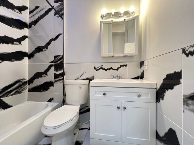 44 Storms Ave 3R - 42 Storms Ave