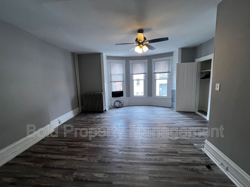 Foto principal - 111 S 8th St