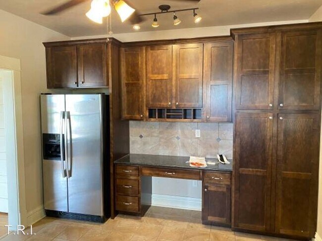 Building Photo - 3 br, 2 bath House - 525 Collins St