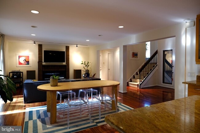 Building Photo - 3307 Mantua Dr
