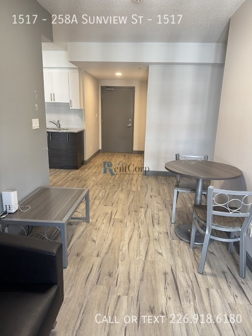 Building Photo - 258A-258A Sunview St