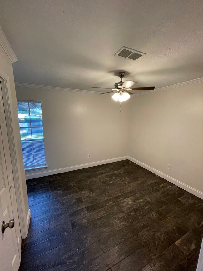 Foto del edificio - 4 bed 2 bath in Crossgates of Brandon