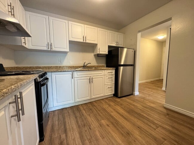 Building Photo - 455 Sandys St