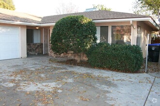Building Photo - 862 Evergreen St