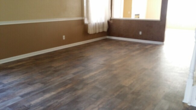 living rm - 2908 Park Meadow Dr