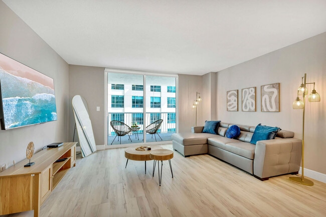 Building Photo - 1200 Brickell Bay Dr
