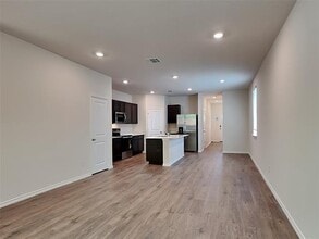 Building Photo - 422 Tall Cedar Wy