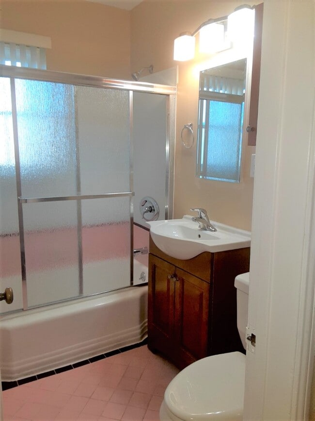 Bathroom - 5919 Crenshaw Blvd