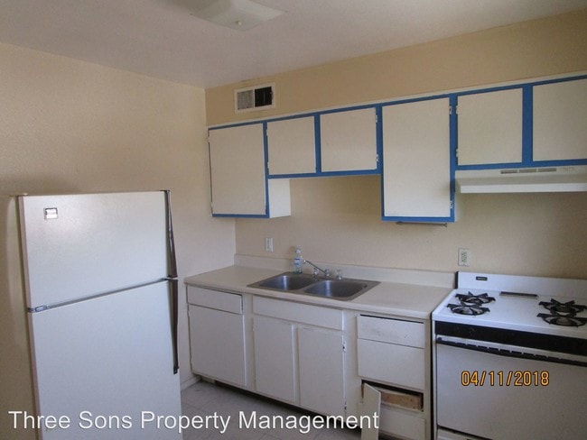 Building Photo - 511 Candelaria Rd NW