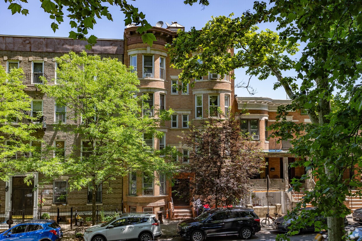 Building Photo - 615 41st St